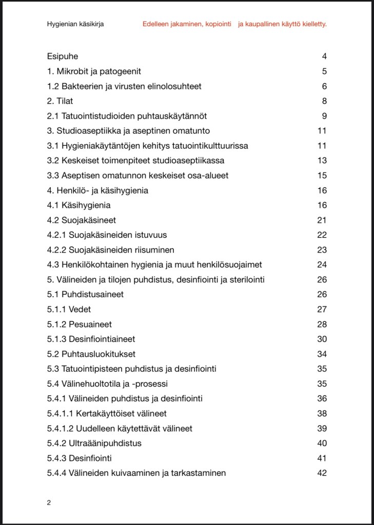 Hygienian käsikirja tatuoijille -kirjan sisällysluettelo, jossa näkyy muun muassa luvut mikrobeista, aseptiikasta, käsihygieniasta, suojaimista ja välinehuollosta.